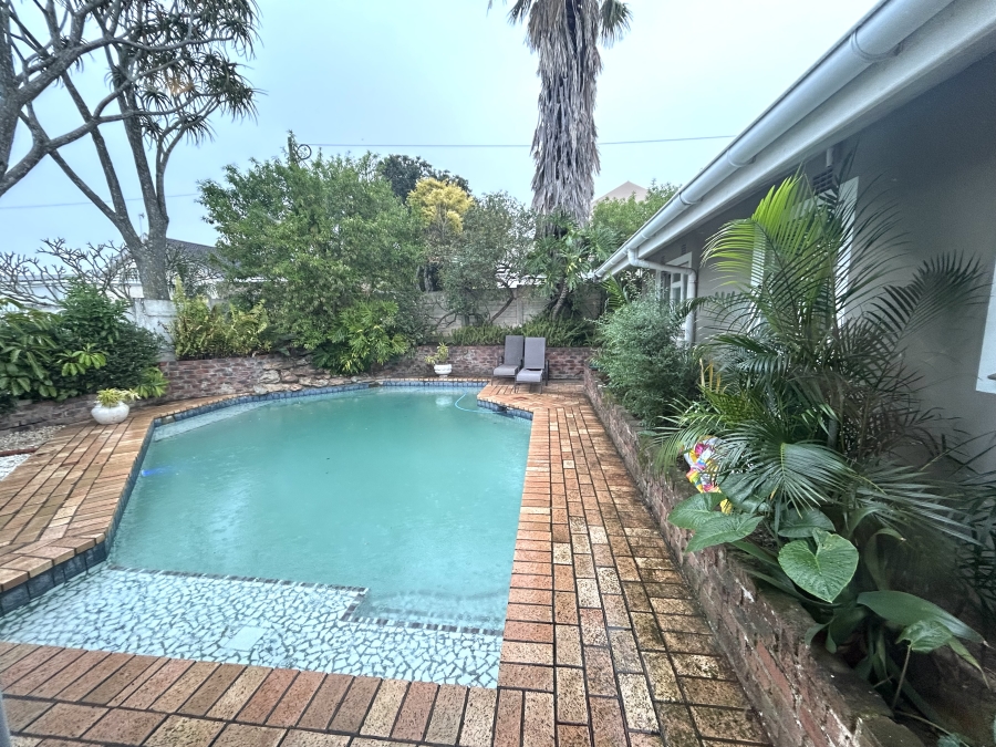 5 Bedroom Property for Sale in Beacon Bay Eastern Cape